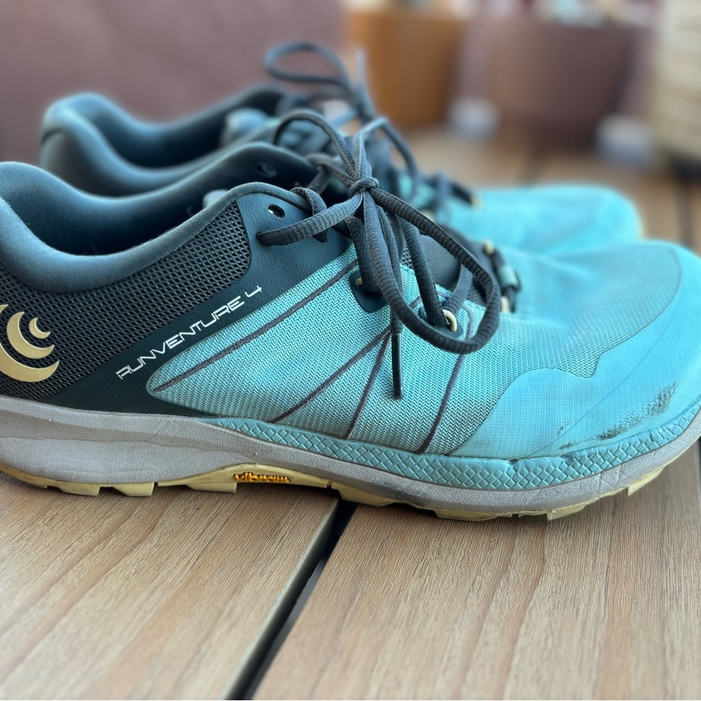 Runventure L1 Teal and Black Athletic Shoes